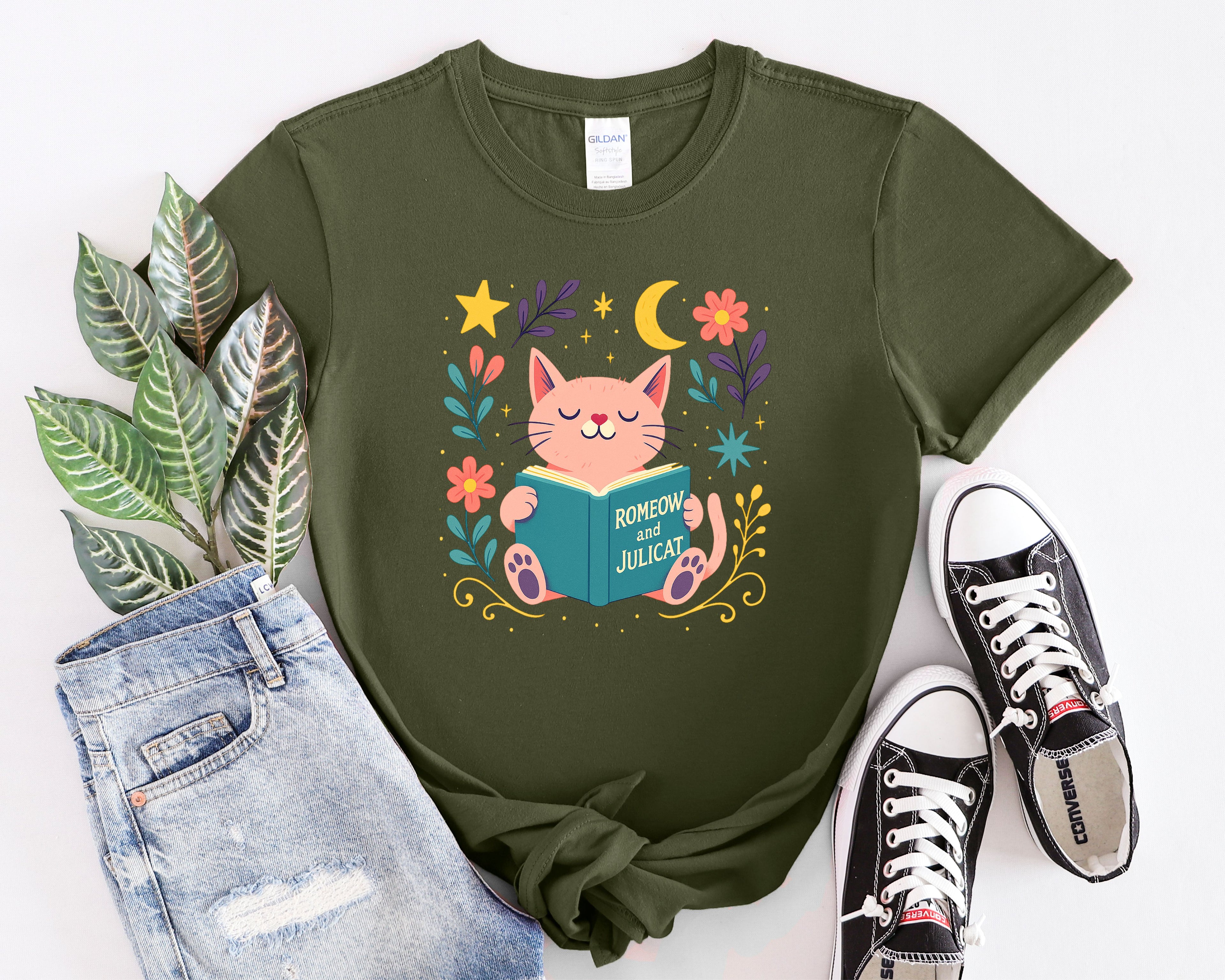 Romeow and Julicat cat reading book T-Shirt